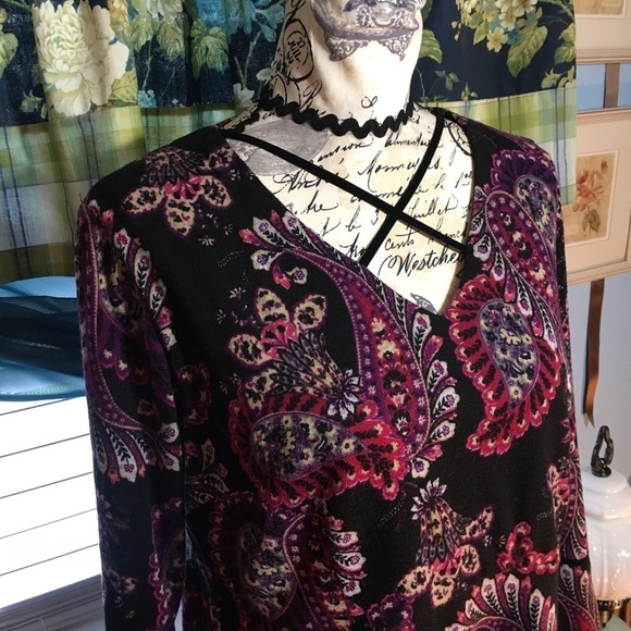 NorthStyle long sleeve v neck crisscross detail floral sweater dress - Picture 2 of 7